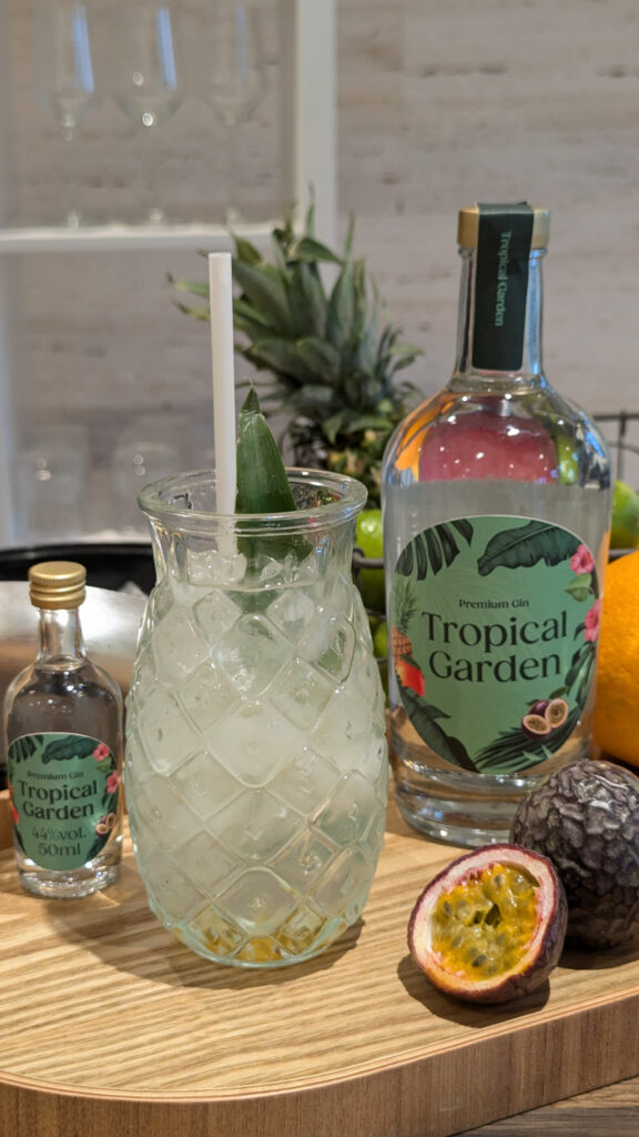 Tropical Garden Gin von Kirberg Barkeeper Johnny Rumaldo - Cocktail mit Maracuja, Ananas und Tonic Water