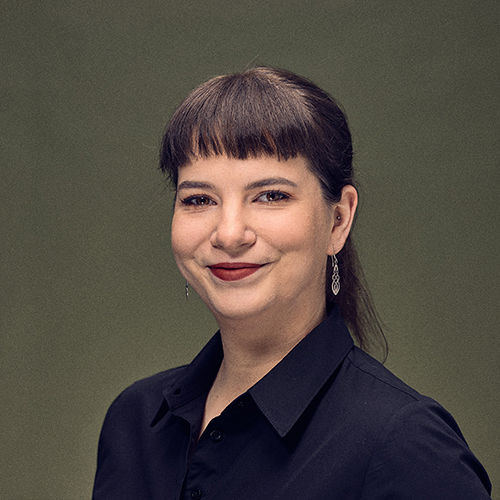 Mitarbeiterin Julia Ohlsen, Service